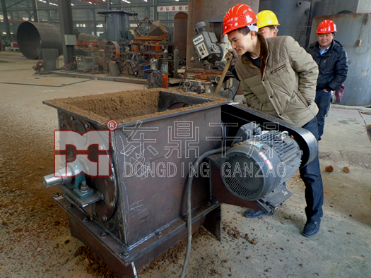 煤泥烘干用破碎機試驗現場